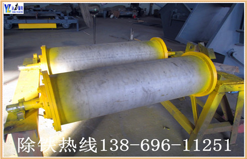 1.干式乐鱼网页版-乐鱼(中国)官方
采用人民共和国机械工业标准“JB / 7895-1999”,采用稀土复合磁性系统,并采用高强度胶(J-39)粘结和环氧灌注,磁性表面用不锈钢加强胶胶挂胶,不脱落.气缸两端的密封垫圈涂有塑料密封,确保无水;整体采用先进的技术和合理的结构.经过特殊设计,使的磁场强度分布更为合理,分选效果更明显. 2.此碎钢磁选机永磁筒体机身通过特殊设计,不易堵塞材料,运行材料.通过半逆流类型.